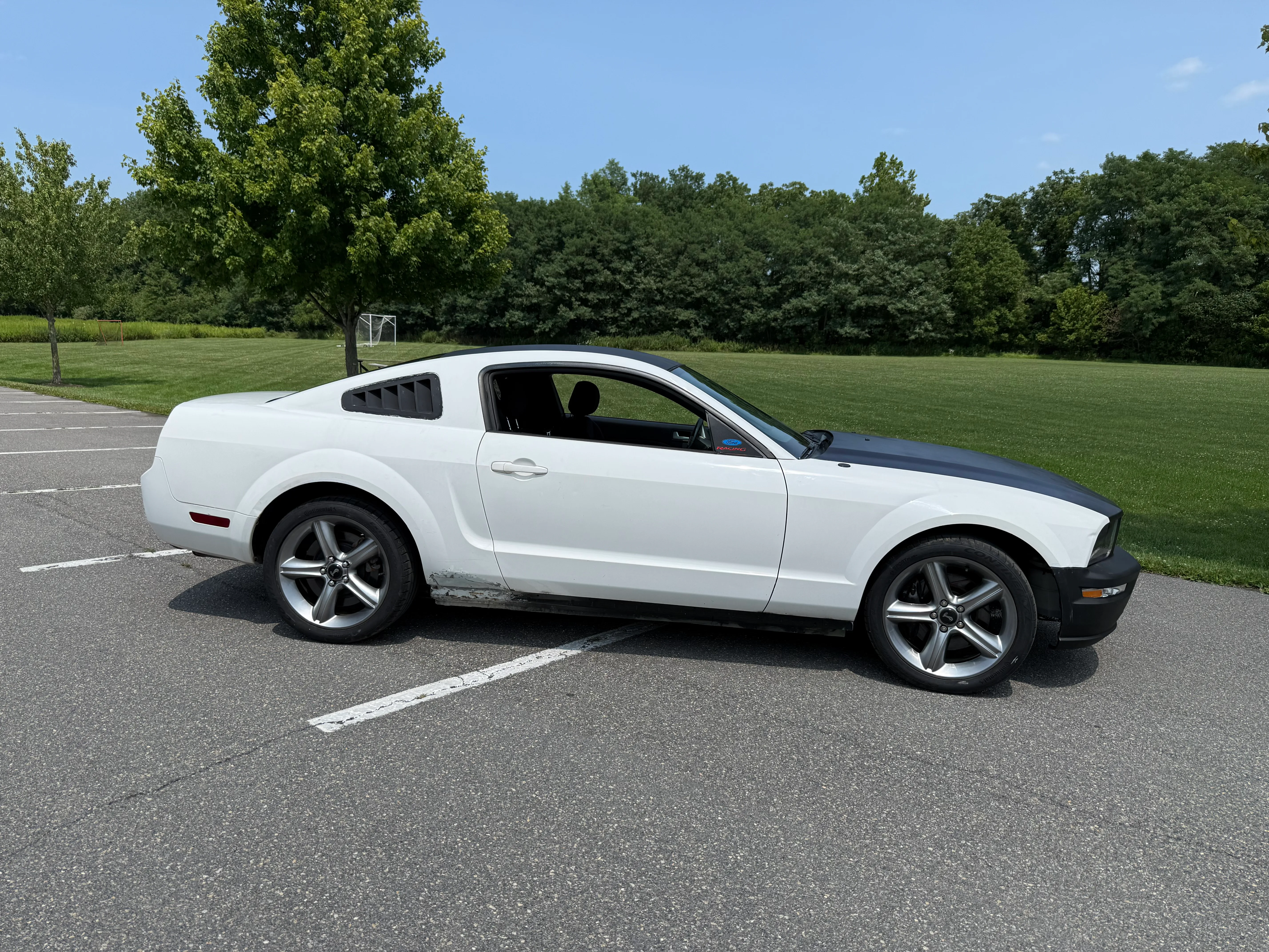 2005 Ford Mustang FR500S Clone garage photo